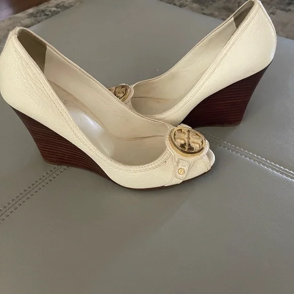 Tory Burch Cream Flats with Gold Accents - Picture 2 of 5